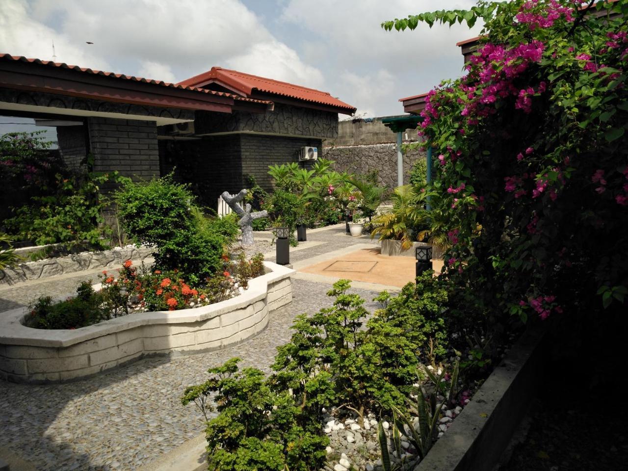Hotel Des Jardins Abidjan Esterno foto